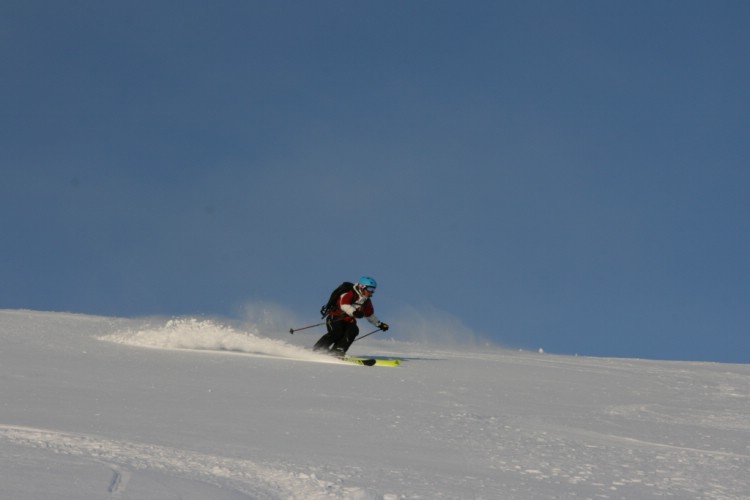 Karin på Kåtotjocka. Heliski Riksgränsen 29 april 2009. Foto: Andreas Bengtsson